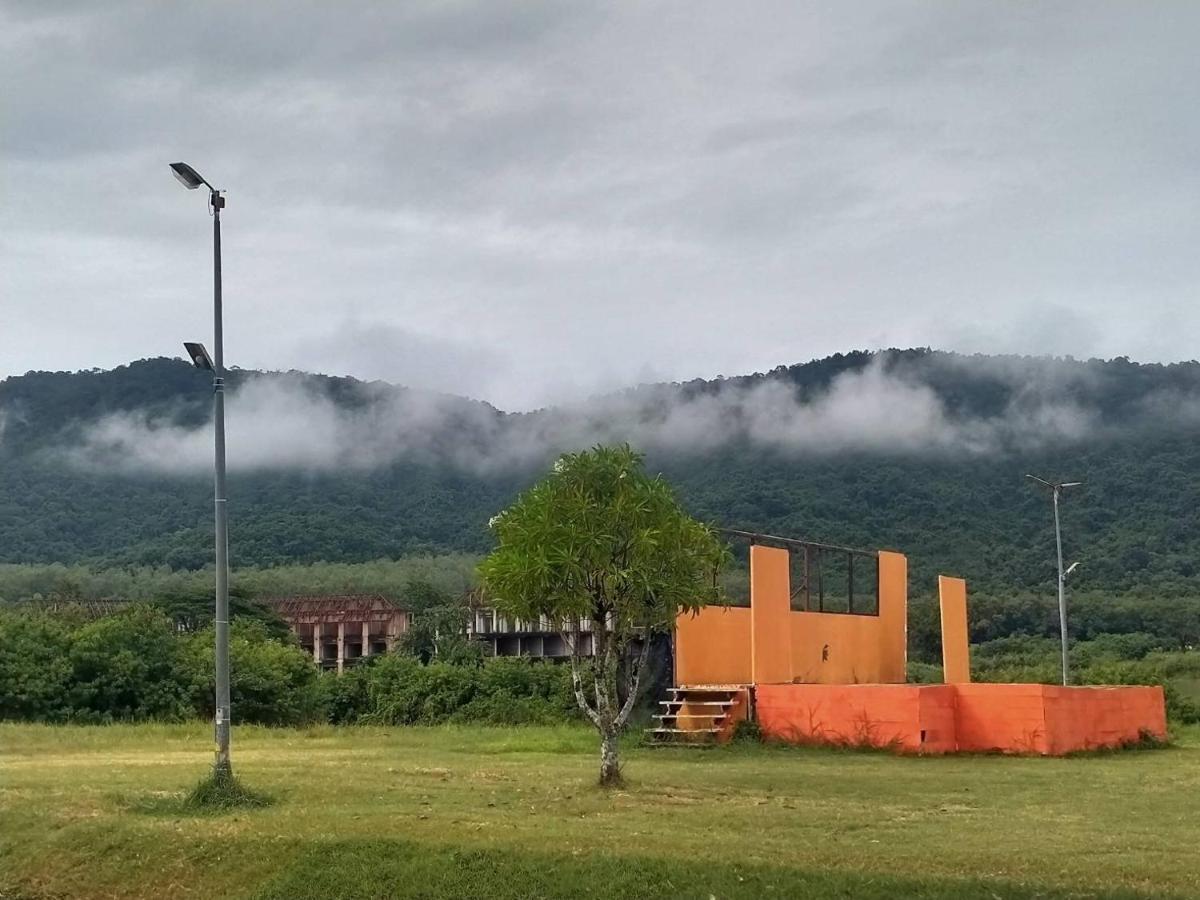 Samerdrow Khao Yai Mu Si Buitenkant foto