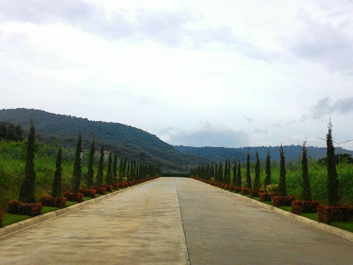 Samerdrow Khao Yai Mu Si Buitenkant foto